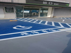 家樂福 - 殘障車位